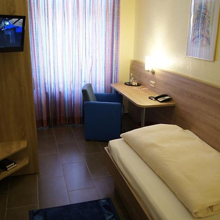 Hotel "Drei Rosen" Ohg Regina & Hans - Peter Fassbinder Leinefelde-Worbis Bagian luar foto
