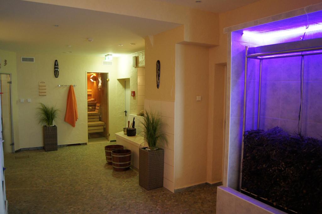 Hotel "Drei Rosen" Ohg Regina & Hans - Peter Fassbinder Leinefelde-Worbis Bagian luar foto