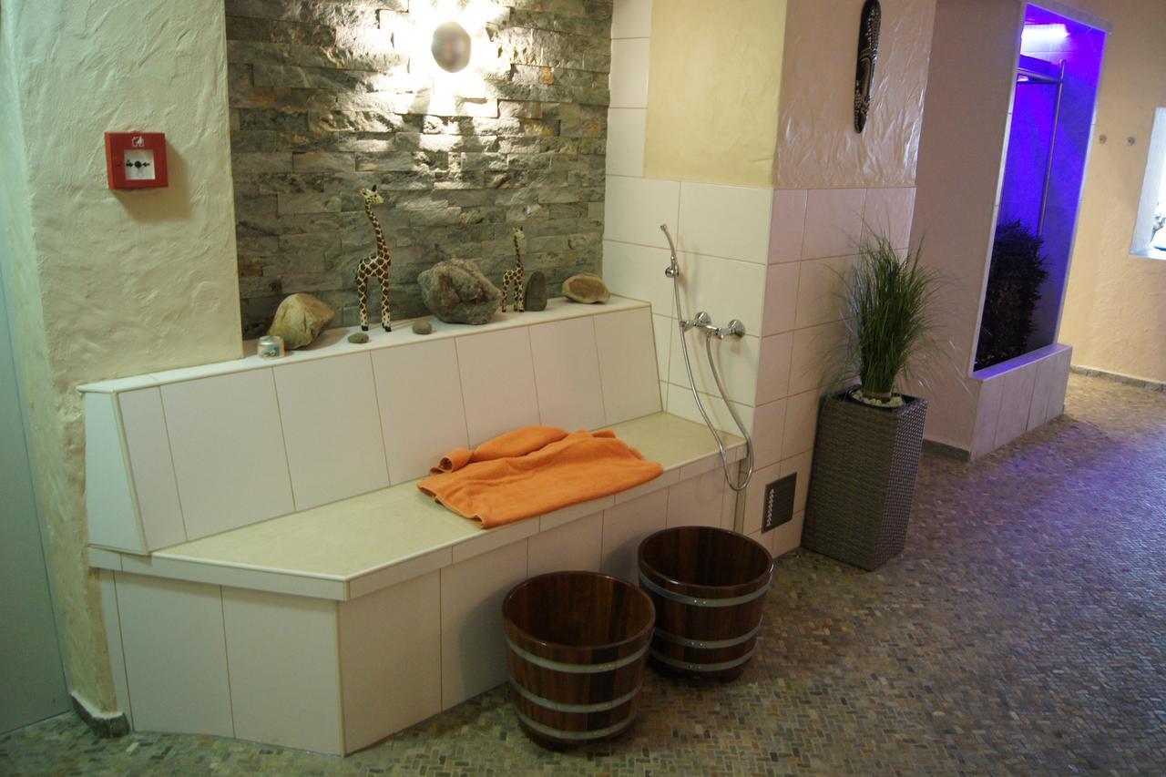 Hotel "Drei Rosen" Ohg Regina & Hans - Peter Fassbinder Leinefelde-Worbis Bagian luar foto